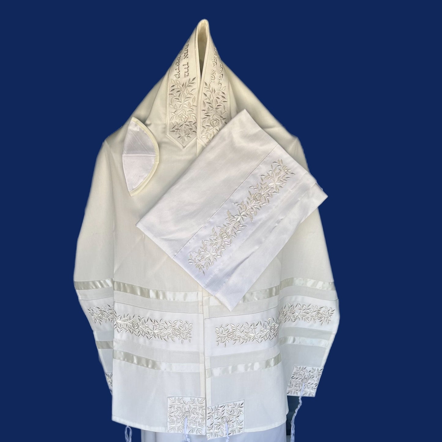 Ade-104 Silver Rose Tallit