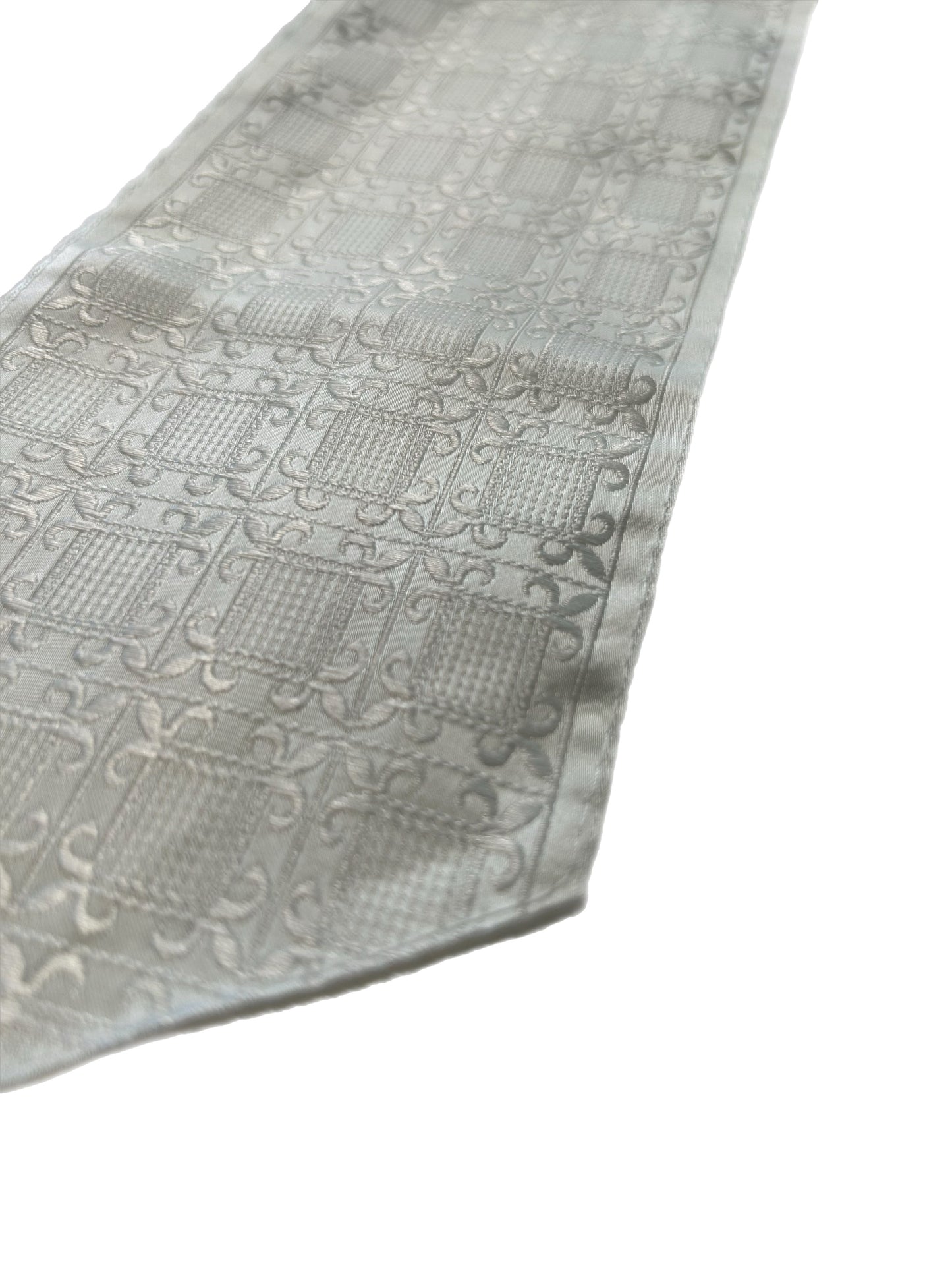 CLASSIC-1 WHITE ON WHITE Full Size